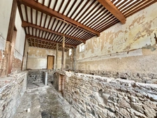 MAISON À RÉNOVER DE 480 M2 SUR 4 NIVEAUX, TERRAIN DE 623 M2, DÉPENDANCES, PROXIMITÉ DES COMMERCES