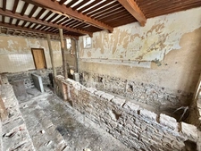 MAISON À RÉNOVER DE 480 M2 SUR 4 NIVEAUX, TERRAIN DE 623 M2, DÉPENDANCES, PROXIMITÉ DES COMMERCES