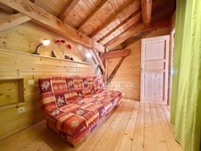 MAISON DE 220 M2, RÉNOVÉE EN 2014, TERRAIN DE 6 HA, 4 CHAMBRES, SALLE DE JEUX, 3 PUITS, ÉTANG, ASSAINISSEMENT AUX NORMES À VENIR, POMPE À CHALEUR DE 2016 AVEC CHAUFFAGE AU SOL, FIBRE OPTIQUE