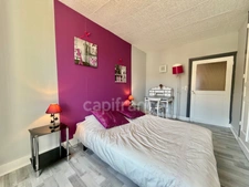 MAISON DE BOURG DE 100 M2, 3 CHAMBRES, TERRAIN ATTENANT DE 371 M2 + 2450 M2 INDÉPENDANT, 200 M2 DE DÉPENDANCES, CAVES, FIBRE OPTIQUE, DOUBLE VITRAGE PVC AVEC VOLETS ROULANTS SOLAIRES, TOUT-À-L'ÉGOUT