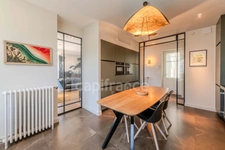 Fully renovated 255 m² bourgeois house, enclosed and wooded grounds of 4,303 m² (with space for a swimming pool), 3 garages, terrace, jacuzzi