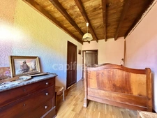 MAISON EN PIERRE DE 140 M2 ENTIÈREMENT À RÉNOVER, TERRAIN DE 8180 M2, 4 CHAMBRES, 155 M2 DE DÉPENDANCES, FOUR À PAIN, SOURCE, COUVERTURE DE 2019 POUR L'HABITATION, FAÇADE DE 2012, CAVE VOÛTÉE