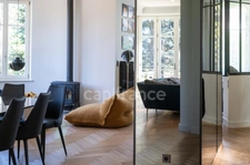 Fully renovated 255 m² bourgeois house, enclosed and wooded grounds of 4,303 m² (with space for a swimming pool), 3 garages, terrace, jacuzzi