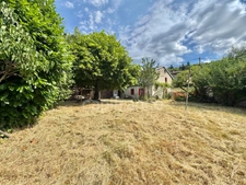 MAISON MITOYENNE DE 78 M2, TERRAIN CLOS DE 950 M2, 3 CHAMBRES, FOUR À PAIN, 260 M2 DE DÉPENDANCES, BALCON FORÉZIEN, DOUBLE VITRAGE BOIS