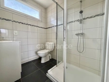 MAISON 75 M2, 3 CHAMBRES, 568 M2 DE TERRAIN CLOS, GARAGE, CAVE, ATELIER, DOUBLE VITRAGE PVC ET VOLETS ALU DE 2015, CHARPENTE/COUVERTURE OK, TF 743€