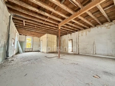 IMMEUBLE À RÉNOVER DE 480 M2 SUR 4 NIVEAUX, TERRAIN DE 623 M2, DÉPENDANCES, PROXIMITÉ DES COMMERCES