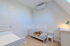 Fully renovated 255 m² bourgeois house, enclosed and wooded grounds of 4,303 m² (with space for a swimming pool), 3 garages, terrace, jacuzzi