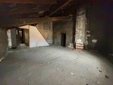IMMEUBLE DE RAPPORT DE 316 M2, À RÉNOVER, COMMERCE LOUÉ 300€/MOIS, DÉPENDANCES DE 130 M2, POSSIBILITÉ DE RÉALISER PLUSIEURS APPARTEMENTS