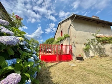 MAISON MITOYENNE DE 78 M2, TERRAIN CLOS DE 950 M2, 3 CHAMBRES, FOUR À PAIN, 260 M2 DE DÉPENDANCES, BALCON FORÉZIEN, DOUBLE VITRAGE BOIS