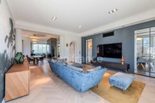 Fully renovated 255 m² bourgeois house, enclosed and wooded grounds of 4,303 m² (with space for a swimming pool), 3 garages, terrace, jacuzzi