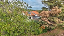 MAISON À RÉNOVER DE 75 M2, 2 CHAMBRES, TERRAIN DE 4 500 M2, FIBRE OPTIQUE, GARAGE DE 35 M2, DÉPÔT DE 65 M2, VÉRANDA, 2 PUITS