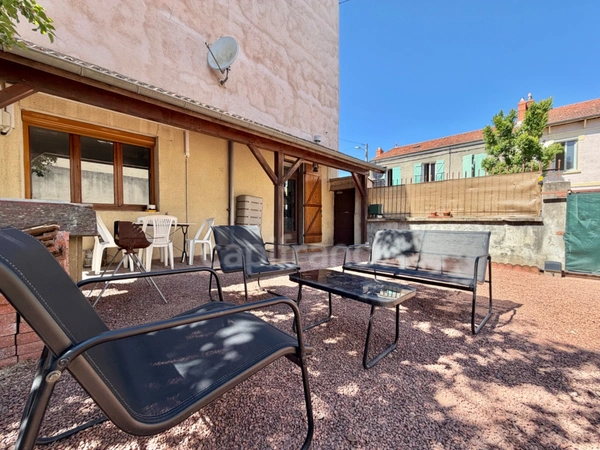APPARTEMENT 61 M2, 2 CHAMBRE, COUR DE 80 M2, GARAGE, FIBRE OPTIQUE, DOUBLE VITRAGE + VOLETS ROULANTS, CAVE DE 31 M2, FAIBLE CHARGES DE COPROPRIÉTÉ