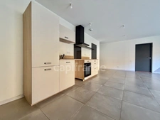 MAISON DE PLAIN-PIED DE 90 M2, TERRAIN 1000 M2, 3 CHAMBRES, GARAGE, CONSTRUCTION 2024, CLIM RÉVERSIBLE, DOUBLE VITRAGE PVC + VOLETS ROULANTS ÉLECTRIQUES, TOUT-À-L'ÉGOUT, FIBRE OPTIQUE, CELLIER