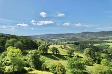 MAISON DE VILLAGE DE 110 M2, TERRAIN DE 3 476 M2, 4 CHAMBRES, DOUBLE GARAGE DE 62 M2, GARAGE, ATELIERS, CAVE VOÛTÉE, TF 251€