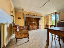 MAISON EN PIERRE DE 150 M2, 4 CHAMBRES, TERRAIN DE 2 000 M2 + 9 383 M2 EN FERMAGE, COMBLES AMÉNAGEABLES DE 75 M2, PUITS, GARAGE DE 40 M2, FIBRE OPTIQUE, CAVES, GROS TRAVAUX À PRÉVOIR