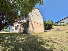 MAISON MITOYENNE DE 92 M2, TERRAIN DE 785 M2, 3 CHAMBRES, GARAGE DE 26 M2, SOURCE, CAVE, TRAVAUX À PRÉVOIR