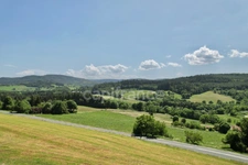 CHALET DE 220 M2, TERRAIN DE 2 668 M2, 4 CHAMBRES, COMBLES AMÉNAGEABLES DE 96 M2, VÉRANDA, VUE PANORAMIQUE, 125 M2 DE SOUS-SOL, GARAGE INDÉPENDANT DE 40 M2, TRAVAUX À PRÉVOIR