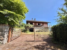 CHALET DE 220 M2, TERRAIN DE 2 668 M2, 4 CHAMBRES, COMBLES AMÉNAGEABLES DE 96 M2, VÉRANDA, VUE PANORAMIQUE, 125 M2 DE SOUS-SOL, GARAGE INDÉPENDANT DE 40 M2, TRAVAUX À PRÉVOIR