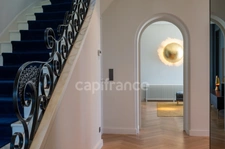 Fully renovated 255 m² bourgeois house, enclosed and wooded grounds of 4,303 m² (with space for a swimming pool), 3 garages, terrace, jacuzzi