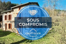 MAISON EN PIERRE DE 140 M2 ENTIÈREMENT À RÉNOVER, TERRAIN DE 8180 M2, 4 CHAMBRES, 155 M2 DE DÉPENDANCES, FOUR À PAIN, SOURCE, COUVERTURE DE 2019 POUR L'HABITATION, FAÇADE DE 2012, CAVE VOÛTÉE