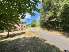 MAISON EN PIERRE MITOYENNE, 142 M2, 235 M2 DE TERRAIN + 2260 M2 DE TERRAIN DÉPORTÉ, ENTIÈREMENT À RÉNOVER, CAVES