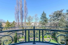 Fully renovated 255 m² bourgeois house, enclosed and wooded grounds of 4,303 m² (with space for a swimming pool), 3 garages, terrace, jacuzzi