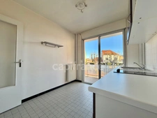 APPARTEMENT T1 27 M2, CENTRE VILLE, PROCHE IUT, BALCON, CAVE, 1ER ÉTAGE AVEC ASCENSEUR, LUMINEUX.