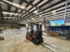 BÂTIMENTS INDUSTRIELS DE 1 815 M², TERRAIN DE 10 353 M², BUREAU DE 40 M², FIBRE OPTIQUE, 2 ACCÈS POIDS LOURDS, RÉSERVE INCENDIE DE 300 M³, TRANSFORMATEUR PRIVÉ 380 V