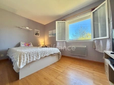 MAISON DE PLAIN-PIED DE 115 M2, TERRAIN DE 1 196 M2, 3 CHAMBRES, GARAGE DE 31 M2, CONSTRUCTION DE 2009, FIBRE OPTIQUE, SÉJOUR DE 48 M2, PANNEAUX PHOTOVOLTAIQUES