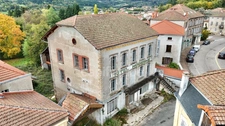 MAISON À RÉNOVER DE 480 M2 SUR 4 NIVEAUX, TERRAIN DE 623 M2, DÉPENDANCES, PROXIMITÉ DES COMMERCES
