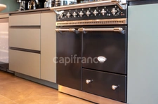 Fully renovated 255 m² bourgeois house, enclosed and wooded grounds of 4,303 m² (with space for a swimming pool), 3 garages, terrace, jacuzzi