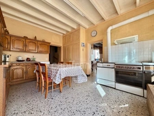 MAISON DE VILLAGE DE 185 M2 À RÉNOVER, 6 CHAMBRES, TERRAIN DÉPORTÉ DE 208 M2, COMBLES AMÉNAGEABLES DE 120 M2, FIBRE OPTIQUE, GARAGE, ATELIER, CAVE VOÛTÉE, TOUT-À-LÉGOUT, TF 182€