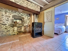 MAISON MITOYENNE DE 78 M2, TERRAIN CLOS DE 950 M2, 3 CHAMBRES, FOUR À PAIN, 260 M2 DE DÉPENDANCES, BALCON FORÉZIEN, DOUBLE VITRAGE BOIS