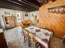 Maison de village 185 m² – 6 chambres – 120 m² de combles aménageables – terrain 208 m² déporté