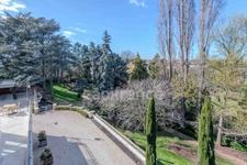 Fully renovated 255 m² bourgeois house, enclosed and wooded grounds of 4,303 m² (with space for a swimming pool), 3 garages, terrace, jacuzzi