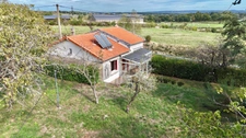 MAISON À RÉNOVER DE 75 M2, 2 CHAMBRES, TERRAIN DE 4 500 M2, FIBRE OPTIQUE, GARAGE DE 35 M2, DÉPÔT DE 65 M2, VÉRANDA, 2 PUITS