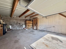 MAISON DE VILLAGE DE 85 M2, TERRAIN DE 225 M2 + 363 M2 DE TERRAIN DÉPORTÉ, 2 CHAMBRES, GARAGE, COUR, FIBRE OPTIQUE, TOUT-À-L'ÉGOUT