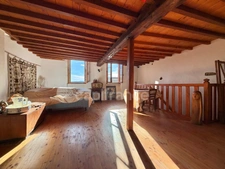 MAISON EN PIERRE DE 140 M2 ENTIÈREMENT À RÉNOVER, TERRAIN DE 8180 M2, 4 CHAMBRES, 155 M2 DE DÉPENDANCES, FOUR À PAIN, SOURCE, COUVERTURE DE 2019 POUR L'HABITATION, FAÇADE DE 2012, CAVE VOÛTÉE