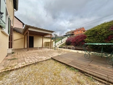 MAISON 75 M2, 3 CHAMBRES, 568 M2 DE TERRAIN CLOS, GARAGE, CAVE, ATELIER, DOUBLE VITRAGE PVC ET VOLETS ALU DE 2015, CHARPENTE/COUVERTURE OK, TF 743€