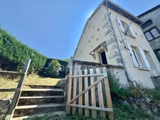 MAISON MITOYENNE DE 50 M2, TERRAIN DE 86 M2, UNE CHAMBRE ET UN BUREAU, FIBRE, DOUBLE VITRAGE DE 2009, TOUT-À-L'ÉGOUT, COUVERTURE DE 2010, UN GRENIER de 30 M2, TF 152€