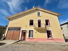 MAISON DE VILLAGE DE 185 M2 À RÉNOVER, 6 CHAMBRES, TERRAIN DÉPORTÉ DE 208 M2, COMBLES AMÉNAGEABLES DE 120 M2, FIBRE OPTIQUE, GARAGE, ATELIER, CAVE VOÛTÉE, TOUT-À-LÉGOUT, TF 182€