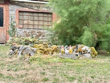 MAISON EN PIERRE DE 150 M2, 4 CHAMBRES, TERRAIN DE 2 000 M2 + 9 383 M2 EN FERMAGE, COMBLES AMÉNAGEABLES DE 75 M2, PUITS, GARAGE DE 40 M2, FIBRE OPTIQUE, CAVES, GROS TRAVAUX À PRÉVOIR