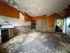 BÂTIMENT DE 420 M2, BUREAUX, 2 GARAGES DE 60 ET 80 M2, CRÉATION PLUSIEURS HABITATIONS, COUR, STATIONNEMENT
