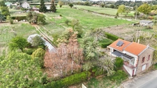 MAISON À RÉNOVER DE 75 M2, 2 CHAMBRES, TERRAIN DE 4 500 M2, FIBRE OPTIQUE, GARAGE DE 35 M2, DÉPÔT DE 65 M2, VÉRANDA, 2 PUITS