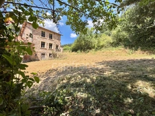 MAISON EN PIERRE MITOYENNE, 142 M2, 235 M2 DE TERRAIN + 2260 M2 DE TERRAIN DÉPORTÉ, ENTIÈREMENT À RÉNOVER, CAVES