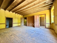 MAISON EN PIERRE MITOYENNE, 142 M2, 235 M2 DE TERRAIN + 2260 M2 DE TERRAIN DÉPORTÉ, ENTIÈREMENT À RÉNOVER, CAVES