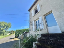 MAISON MITOYENNE DE 50 M2, TERRAIN DE 86 M2, UNE CHAMBRE ET UN BUREAU, FIBRE, DOUBLE VITRAGE DE 2009, TOUT-À-L'ÉGOUT, COUVERTURE DE 2010, UN GRENIER de 30 M2, TF 152€