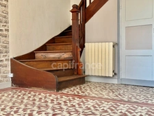MAISON DE VILLAGE DE 85 M2, TERRAIN DE 225 M2 + 363 M2 DE TERRAIN DÉPORTÉ, 2 CHAMBRES, GARAGE, COUR, FIBRE OPTIQUE, TOUT-À-L'ÉGOUT