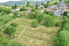 MAISON DE VILLAGE DE 110 M2, TERRAIN DE 3 476 M2, 4 CHAMBRES, DOUBLE GARAGE DE 62 M2, GARAGE, ATELIERS, CAVE VOÛTÉE, TF 251€