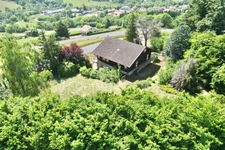CHALET DE 220 M2, TERRAIN DE 2 668 M2, 4 CHAMBRES, COMBLES AMÉNAGEABLES DE 96 M2, VÉRANDA, VUE PANORAMIQUE, 125 M2 DE SOUS-SOL, GARAGE INDÉPENDANT DE 40 M2, TRAVAUX À PRÉVOIR